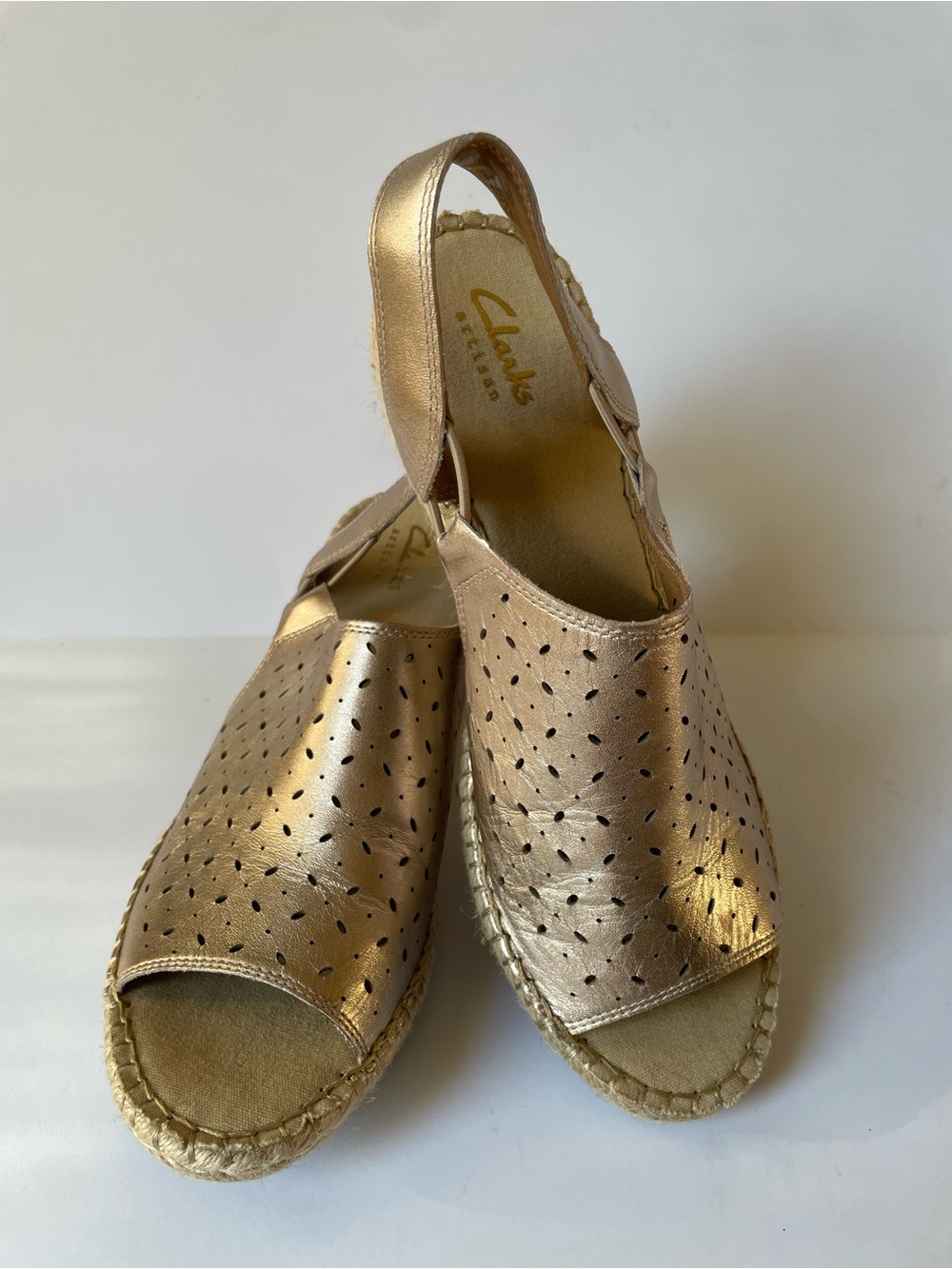 Clarks Metallic Gold Perforated Leather Slingback Espadrilles Sandals Shoes 8.5